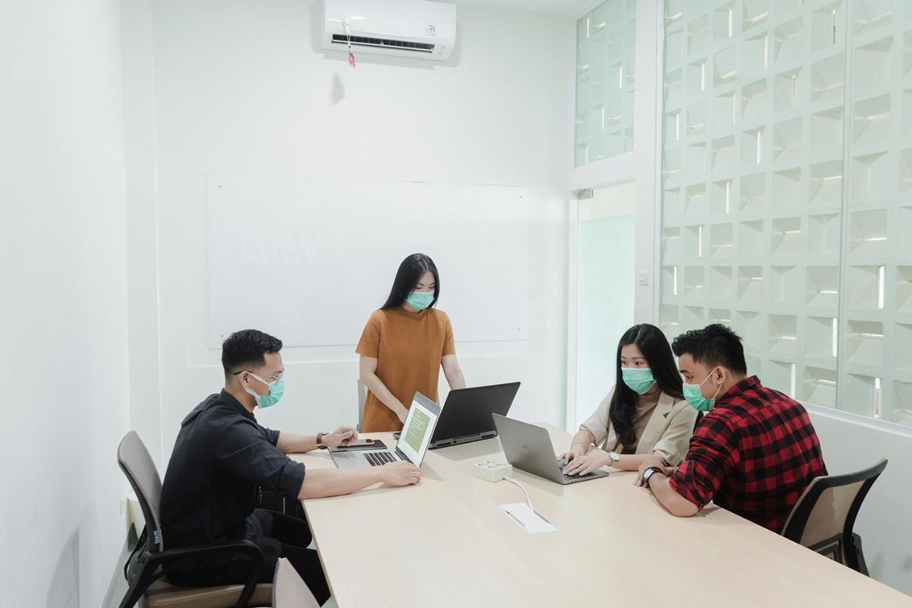 Social Hub By Twospaces Джакарта Экстерьер фото